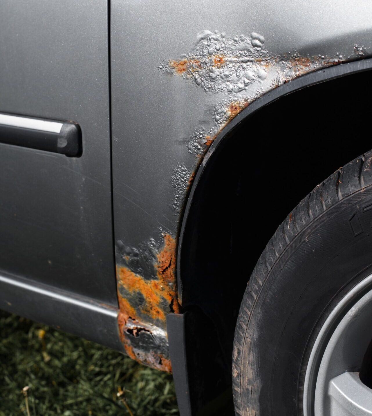 Corrosion de la voiture. 